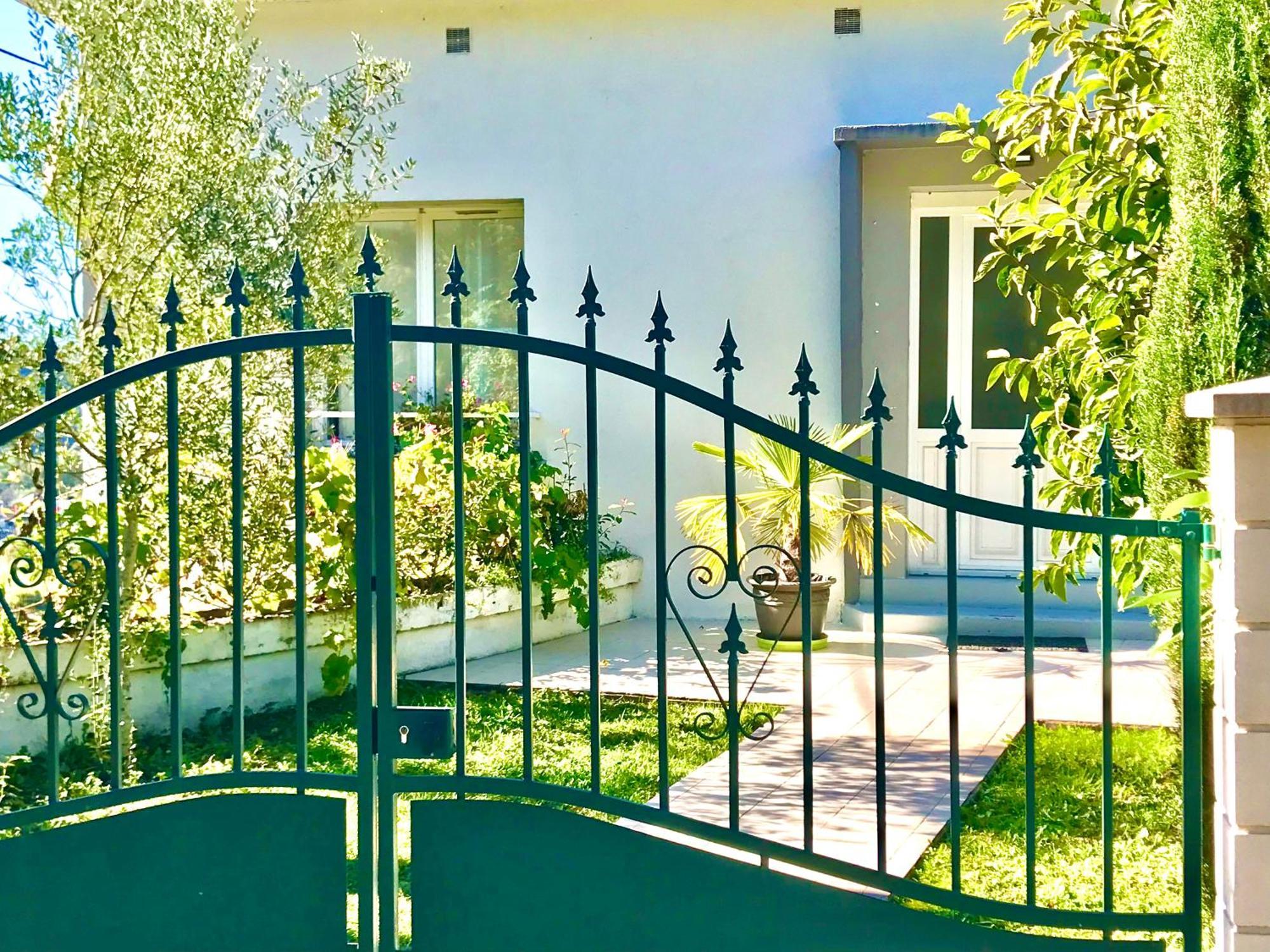VILLA MAISON BLANCHE TULLE 1 à 4 personnes Extérieur photo