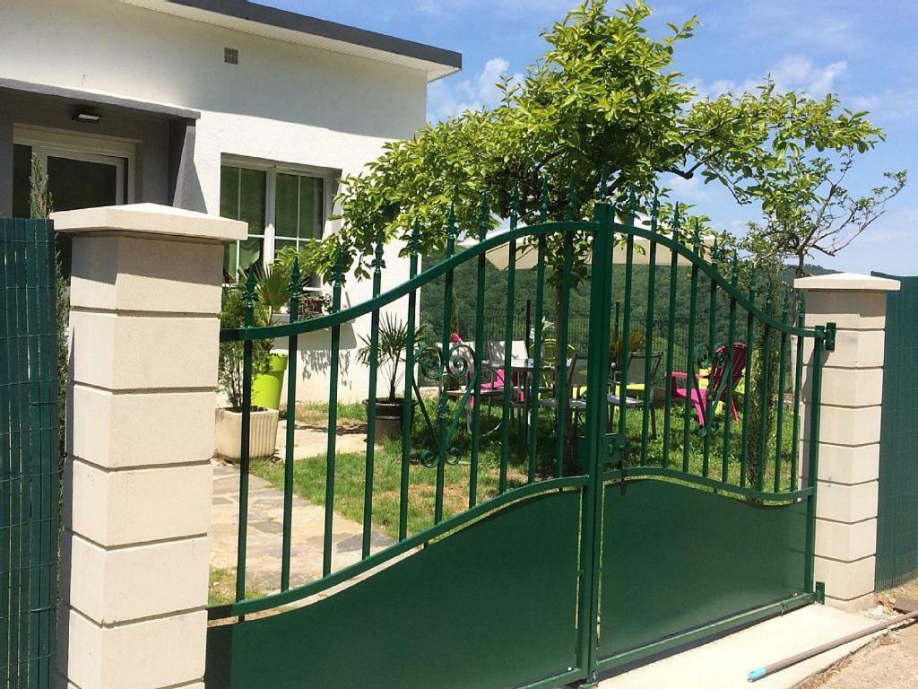 VILLA MAISON BLANCHE TULLE 1 à 4 personnes Extérieur photo
