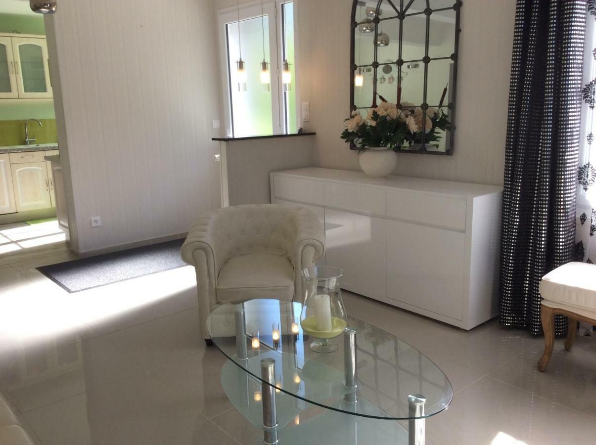 VILLA MAISON BLANCHE TULLE 1 à 4 personnes Extérieur photo